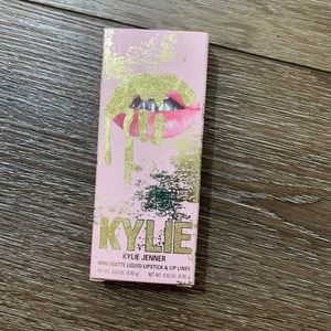 Kylie Jenner Mini Matte Lipstick & Lip Liner